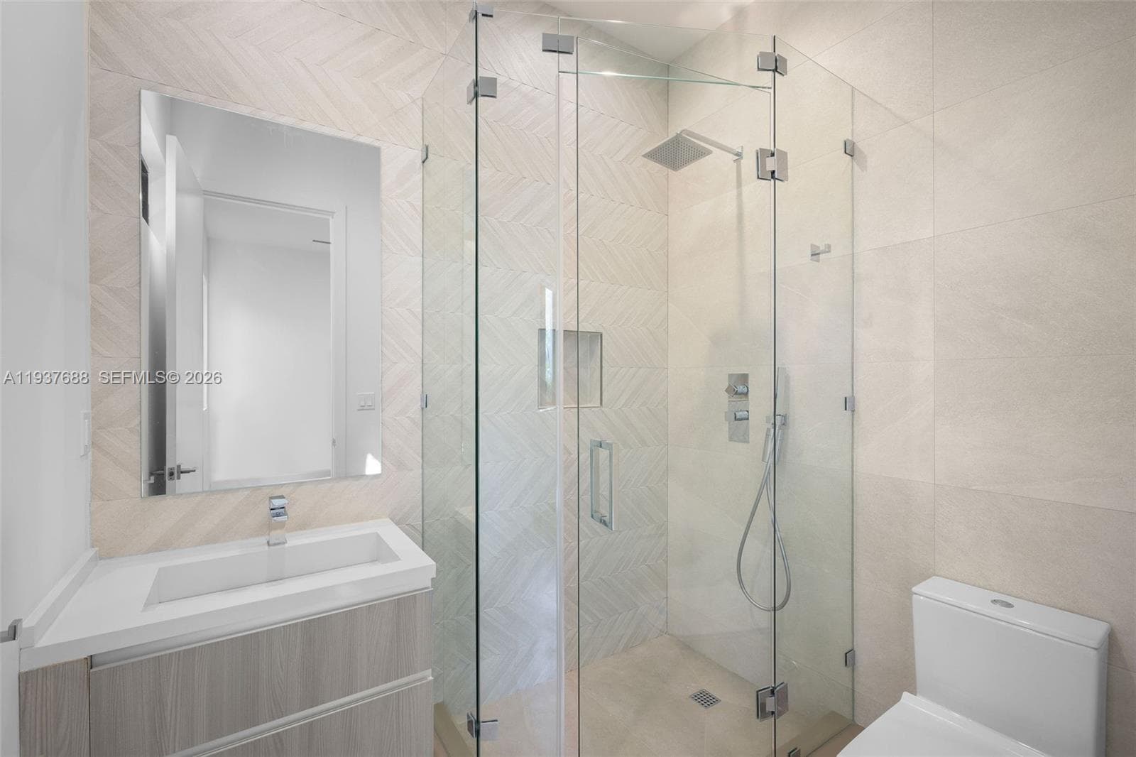 3063 Elizabeth St, Miami FL 33133 — 26