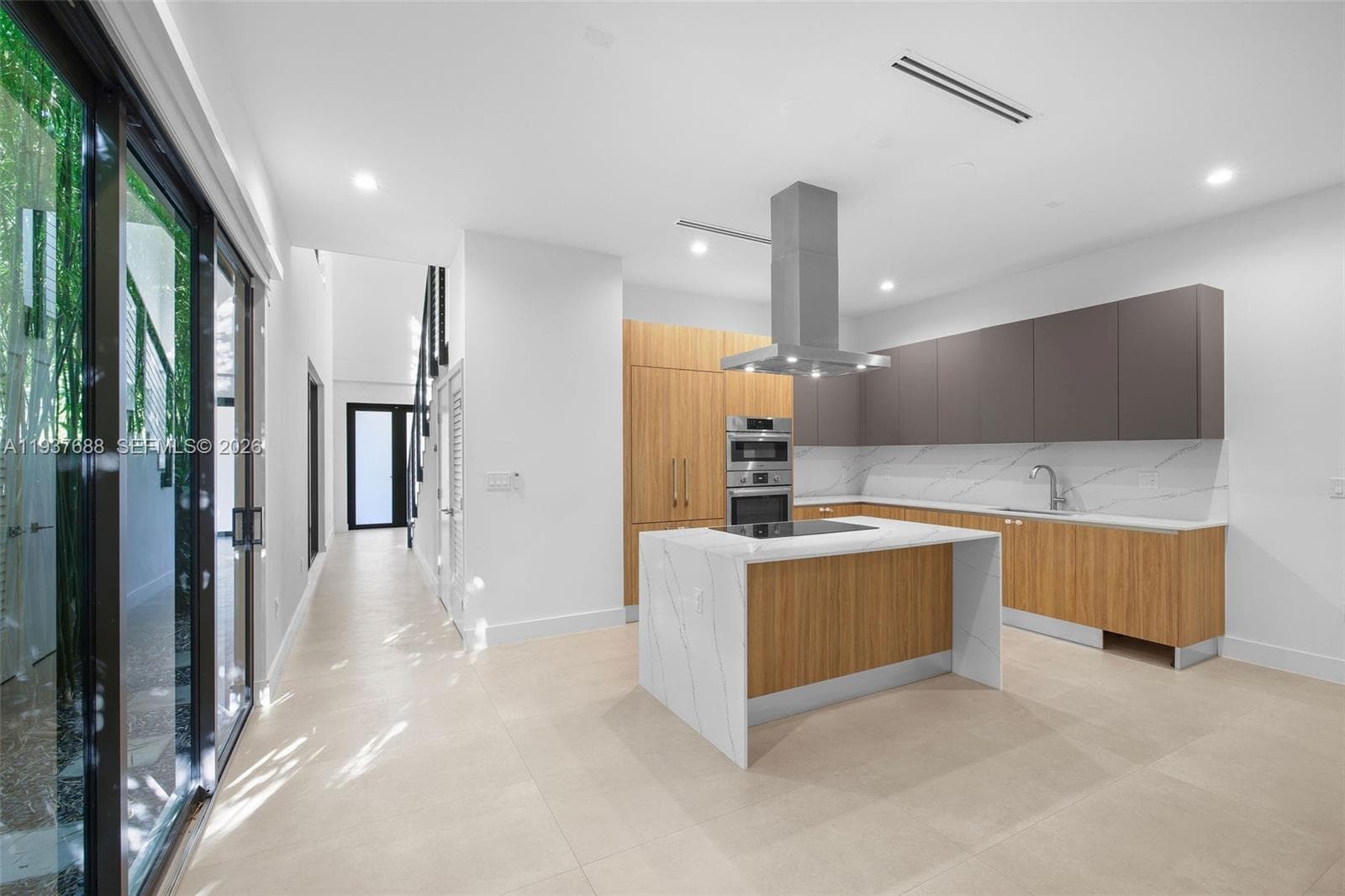 3063 Elizabeth St, Miami FL 33133 — 9