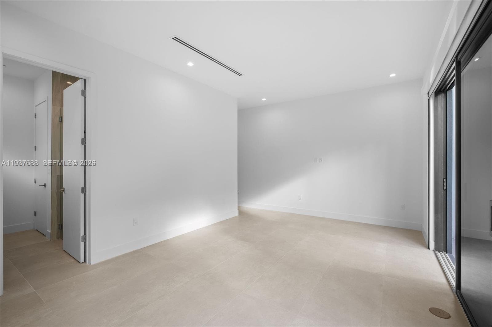 3063 Elizabeth St, Miami FL 33133 — 18