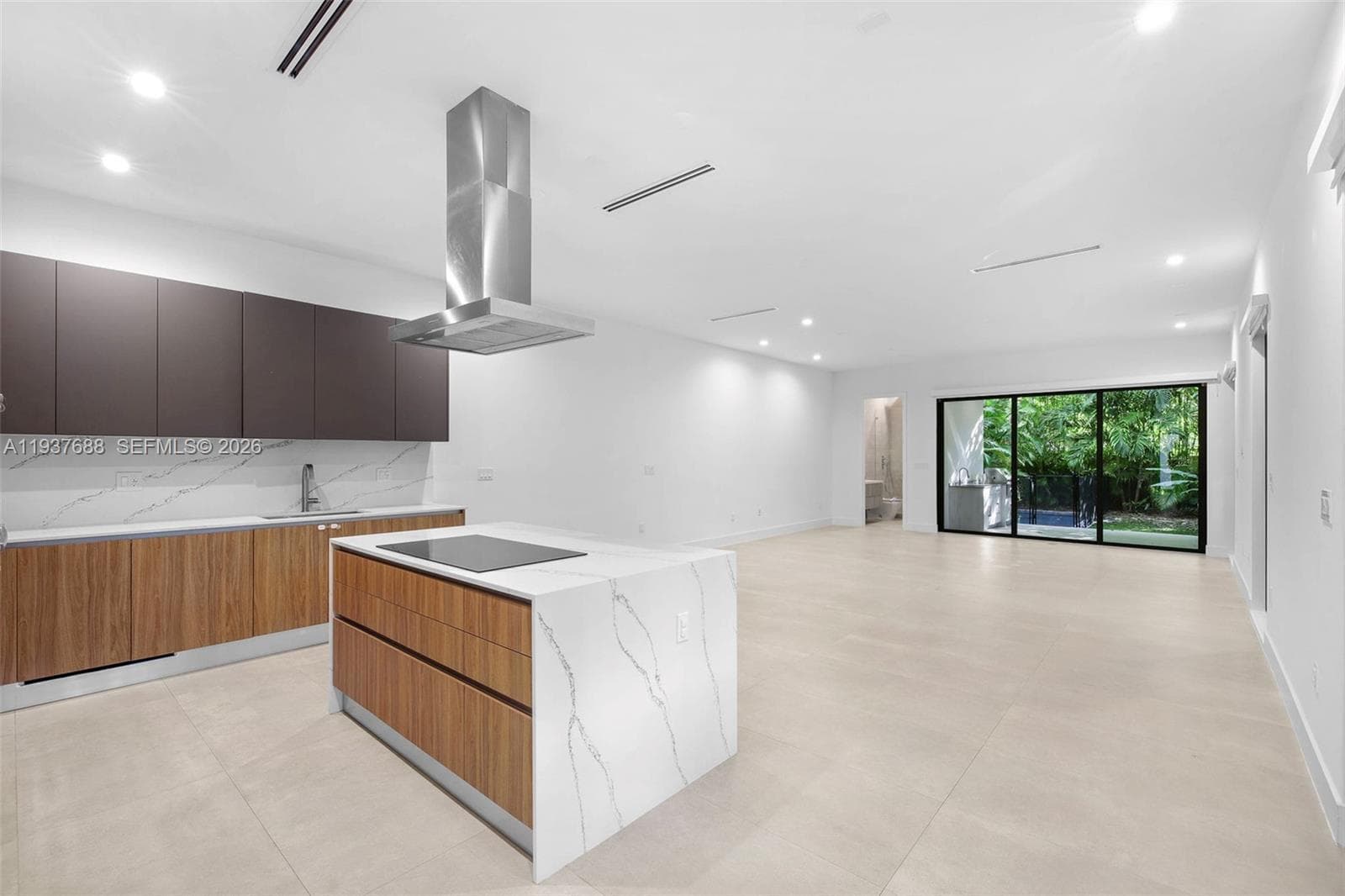 3063 Elizabeth St, Miami FL 33133 — 8