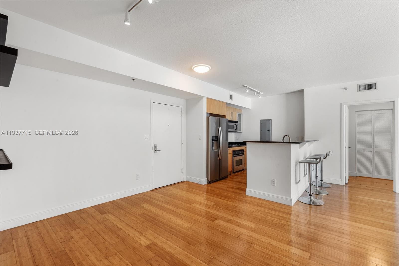 335 S Biscayne Blvd # 908, Miami FL 33131 — 3