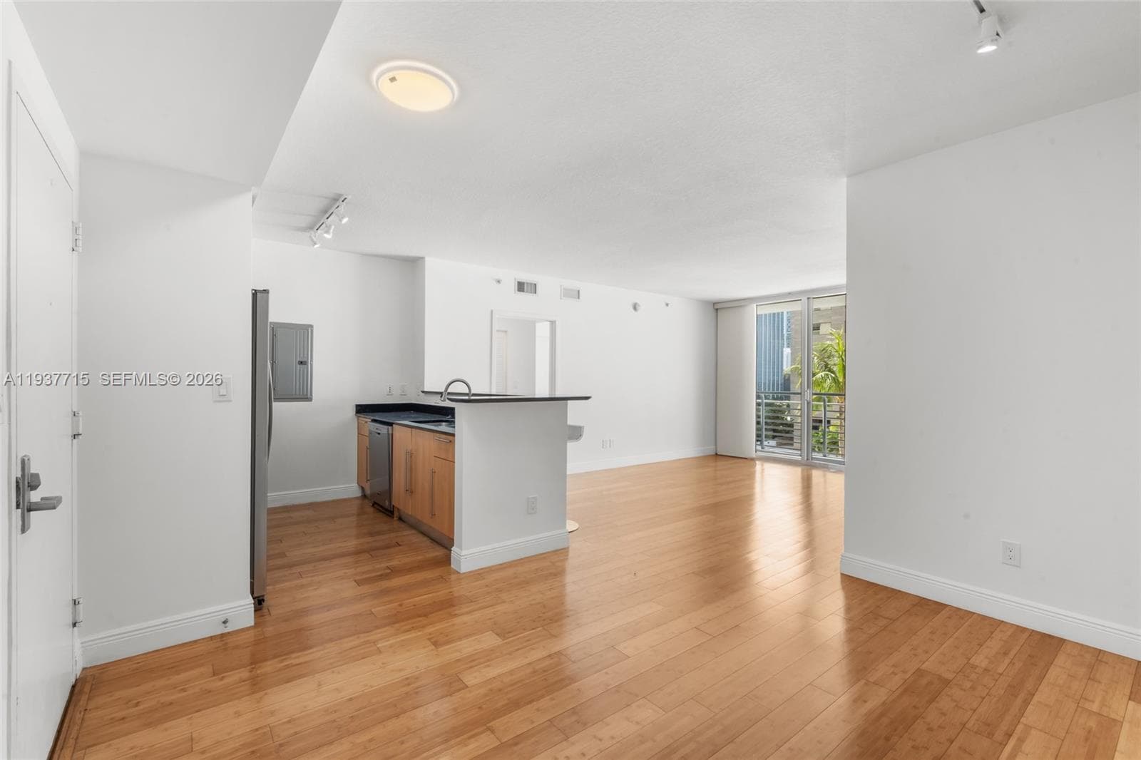 335 S Biscayne Blvd # 908, Miami FL 33131 — 1