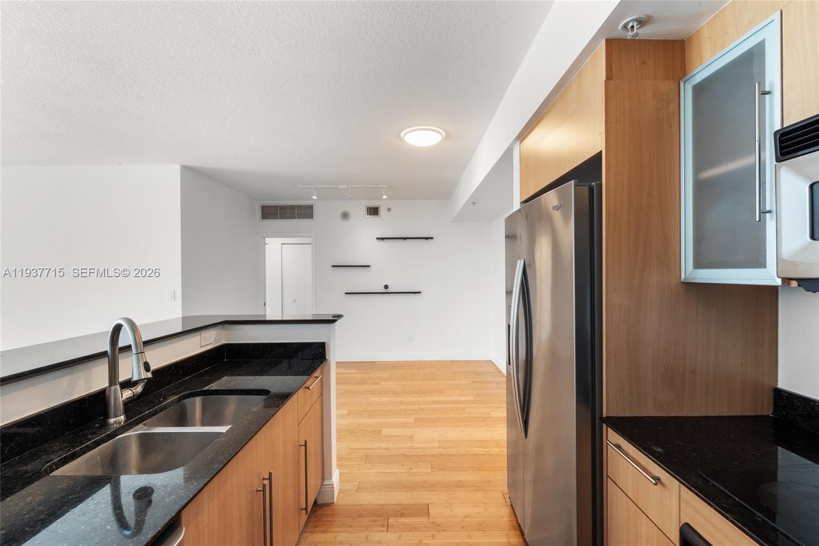 335 S Biscayne Blvd # 908, Miami FL 33131 — 9