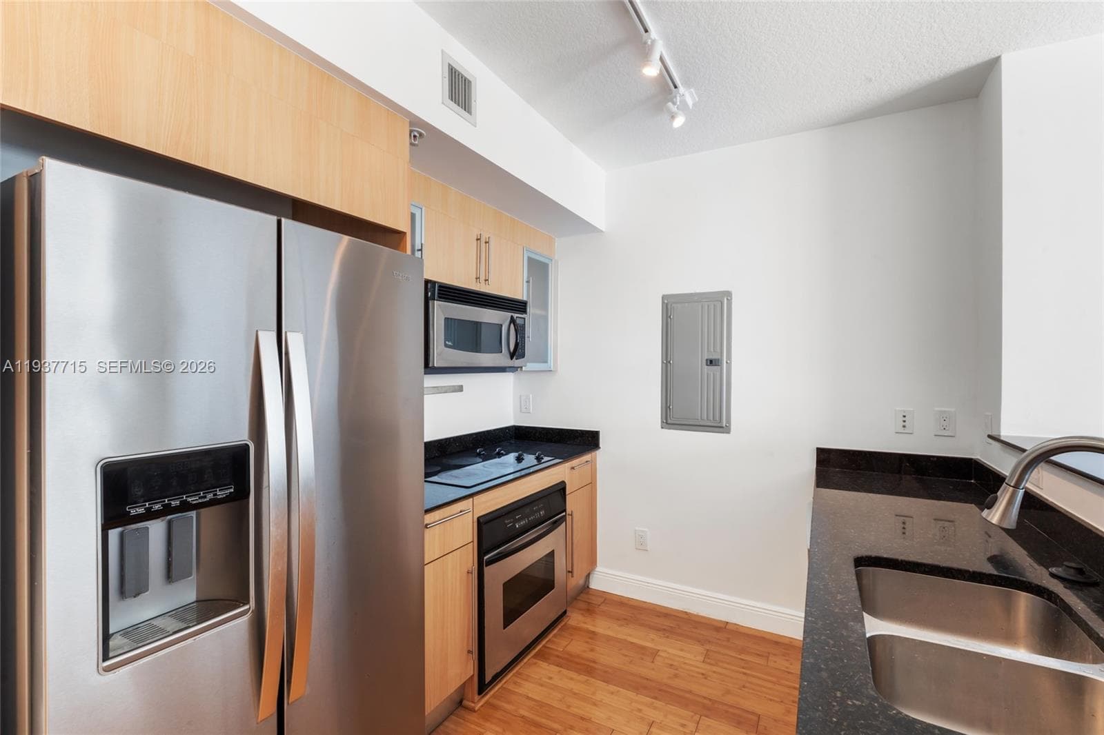 335 S Biscayne Blvd # 908, Miami FL 33131 — 8