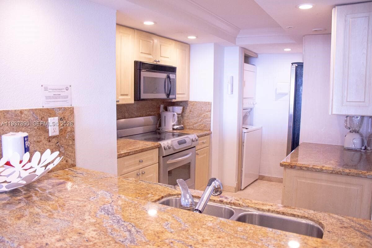 1717 N Bayshore Dr # 4141, Miami FL 33132 — 6