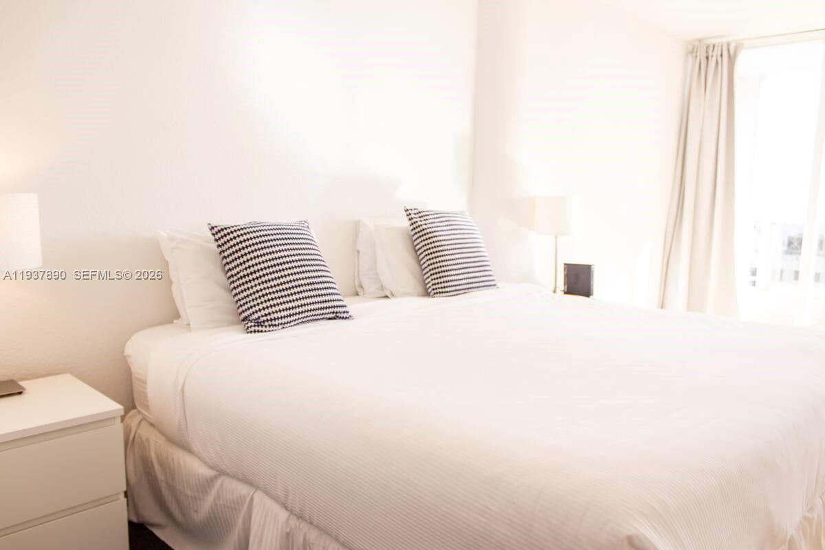 1717 N Bayshore Dr # 4141, Miami FL 33132 — 16
