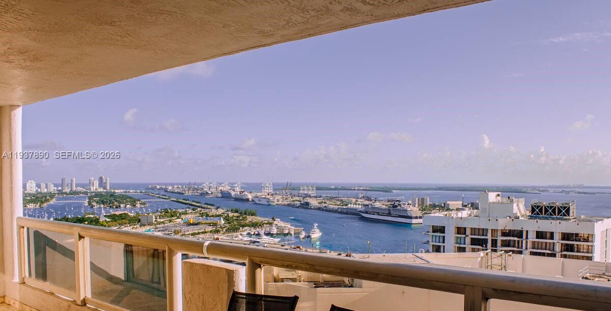 1717 N Bayshore Dr # 4141, Miami FL 33132 — 26