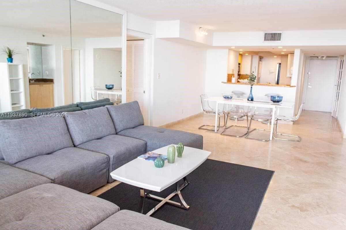 1717 N Bayshore Dr # 4141, Miami FL 33132 — 3