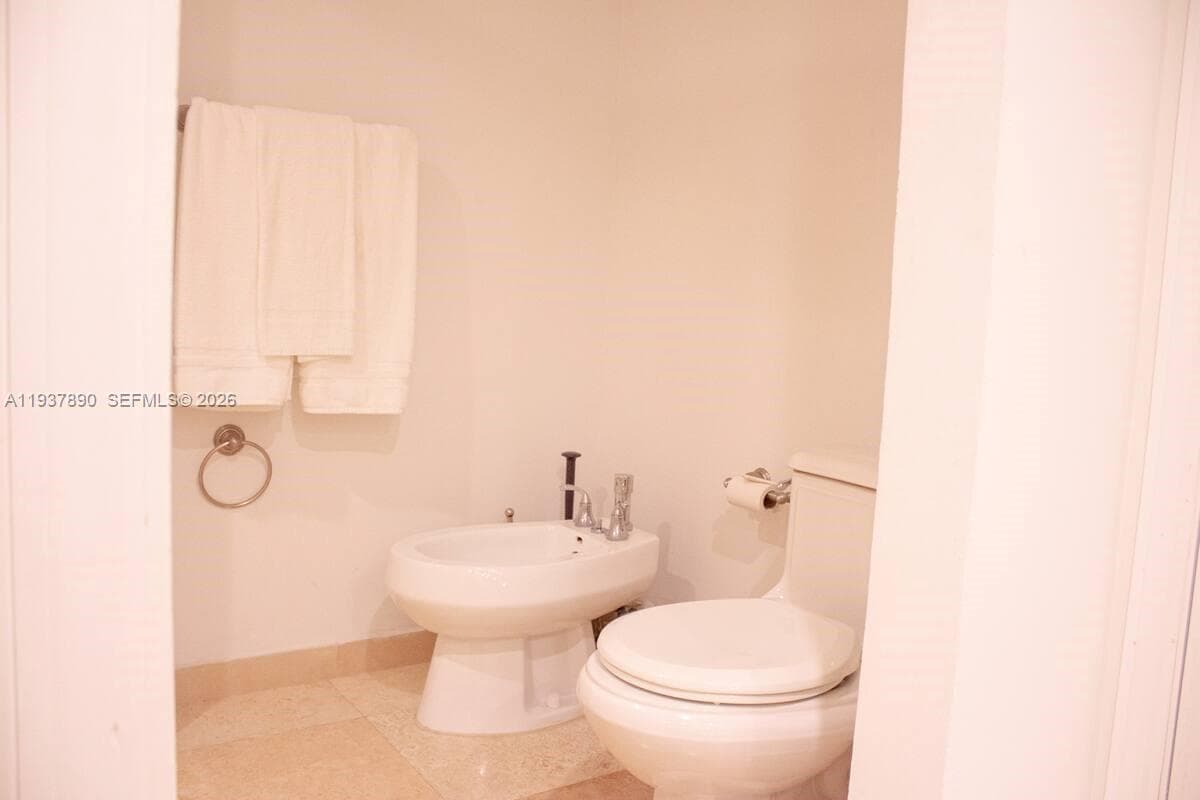 1717 N Bayshore Dr # 4141, Miami FL 33132 — 20