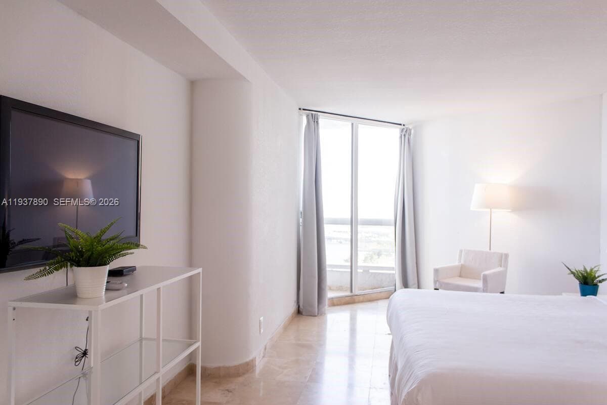 1717 N Bayshore Dr # 4141, Miami FL 33132 — 10