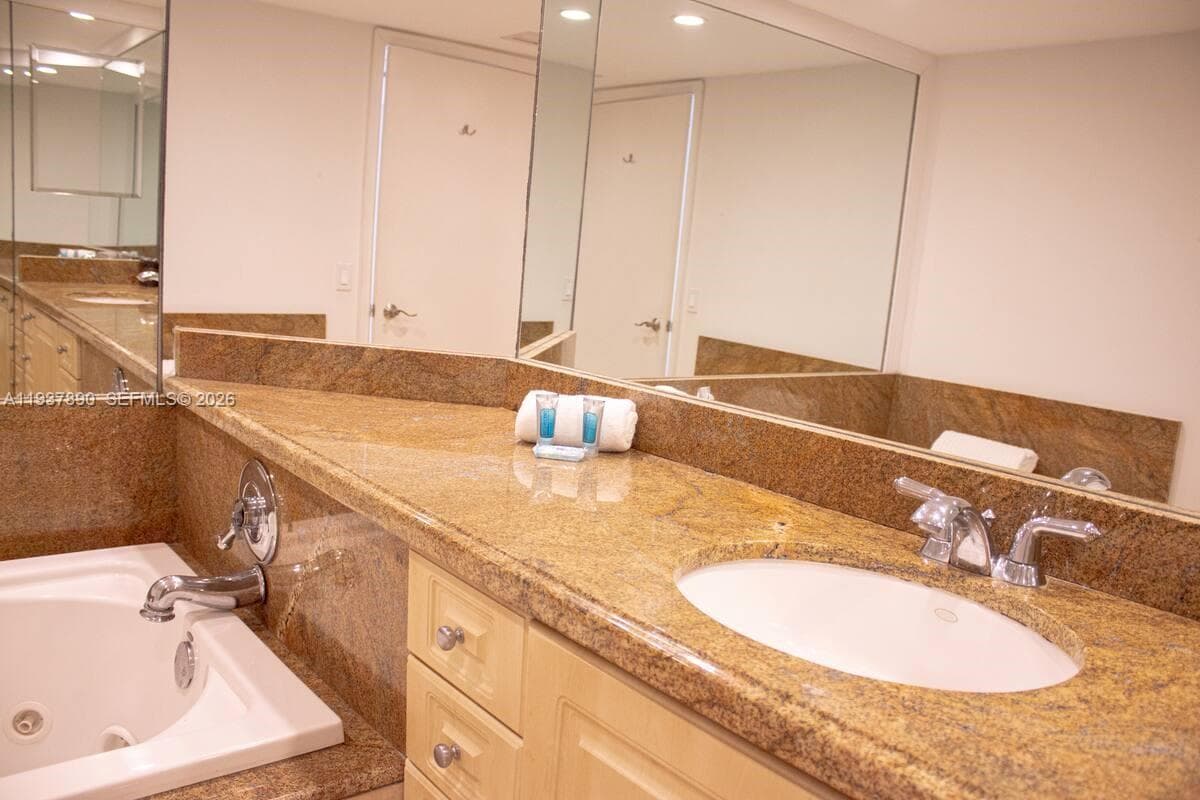 1717 N Bayshore Dr # 4141, Miami FL 33132 — 19
