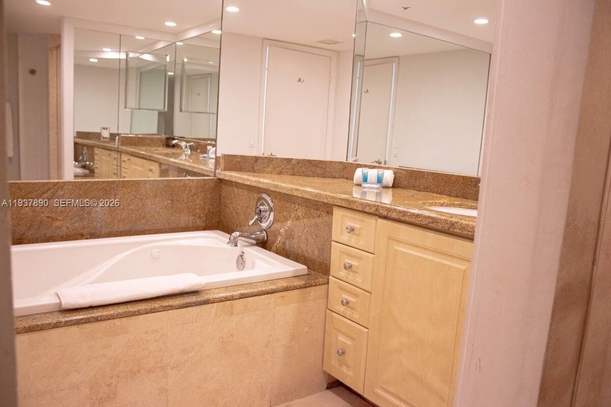 1717 N Bayshore Dr # 4141, Miami FL 33132 — 21