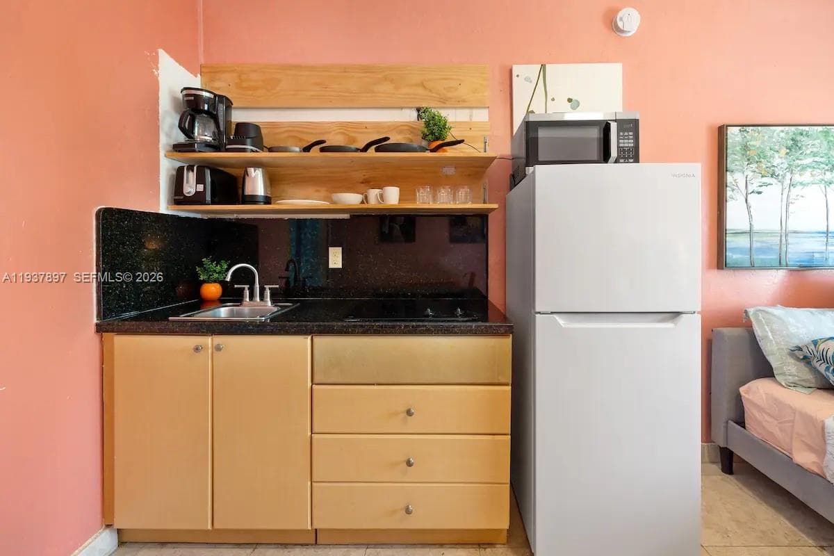 255 W 24th St # 234, Miami Beach FL 33140 — 6