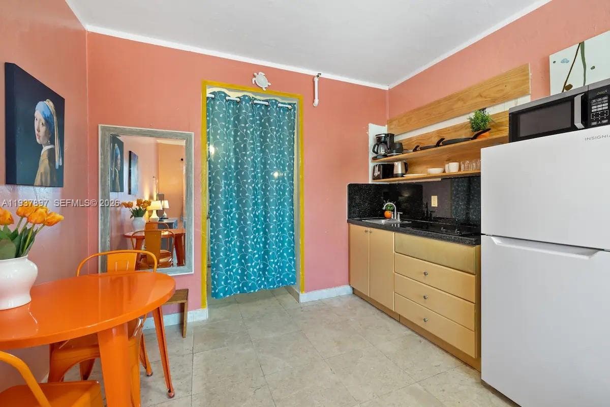 255 W 24th St # 234, Miami Beach FL 33140 — 4