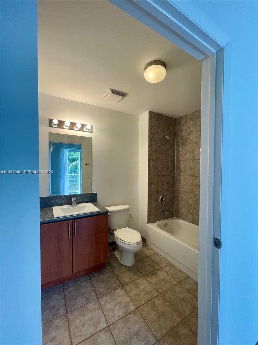 455 NE 25th St # 407, Miami FL 33137 — 24