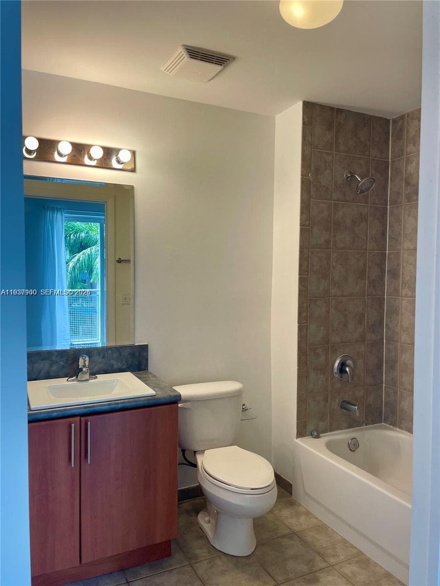 455 NE 25th St # 407, Miami FL 33137 — 30