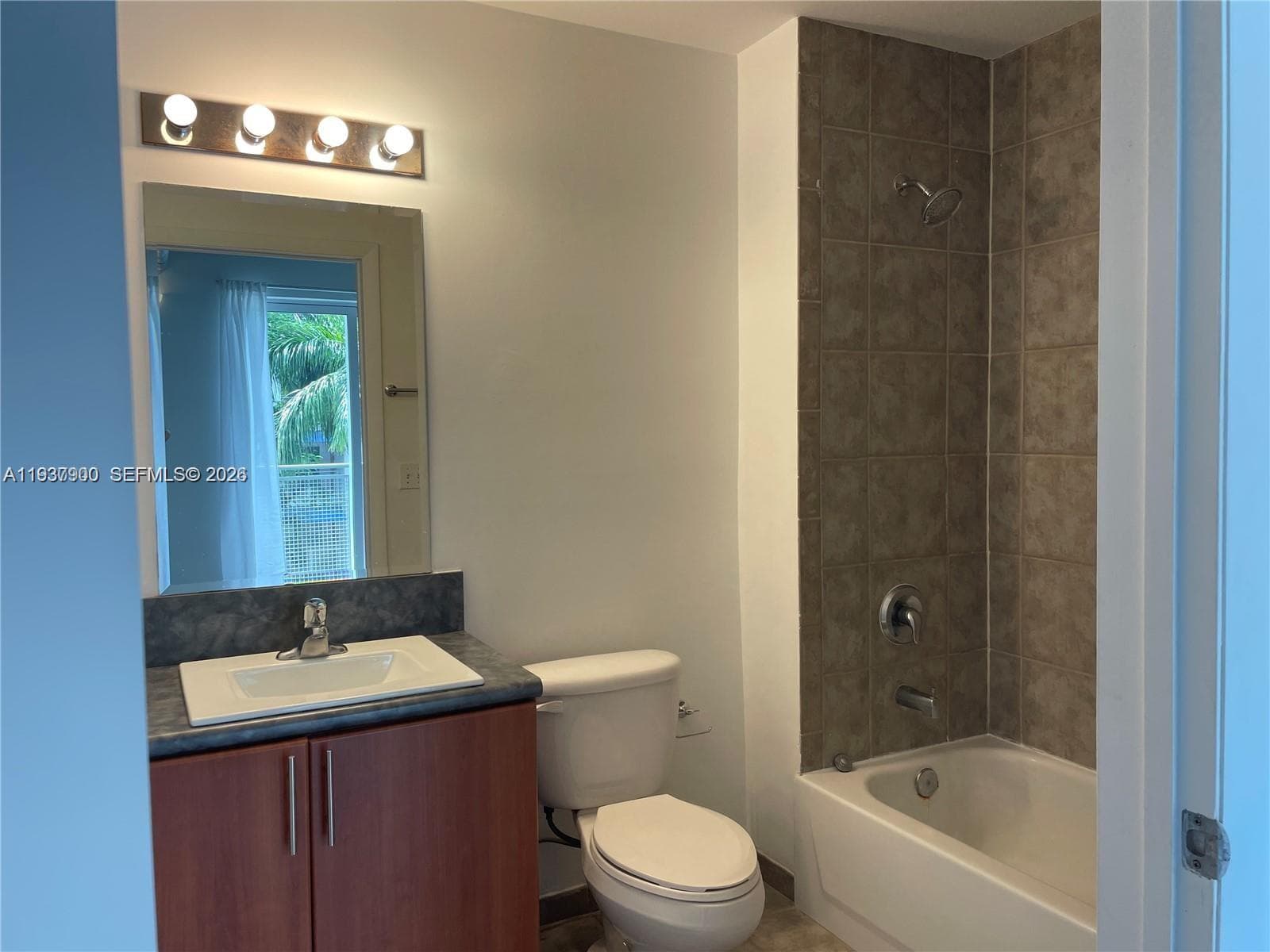 455 NE 25th St # 407, Miami FL 33137 — 29
