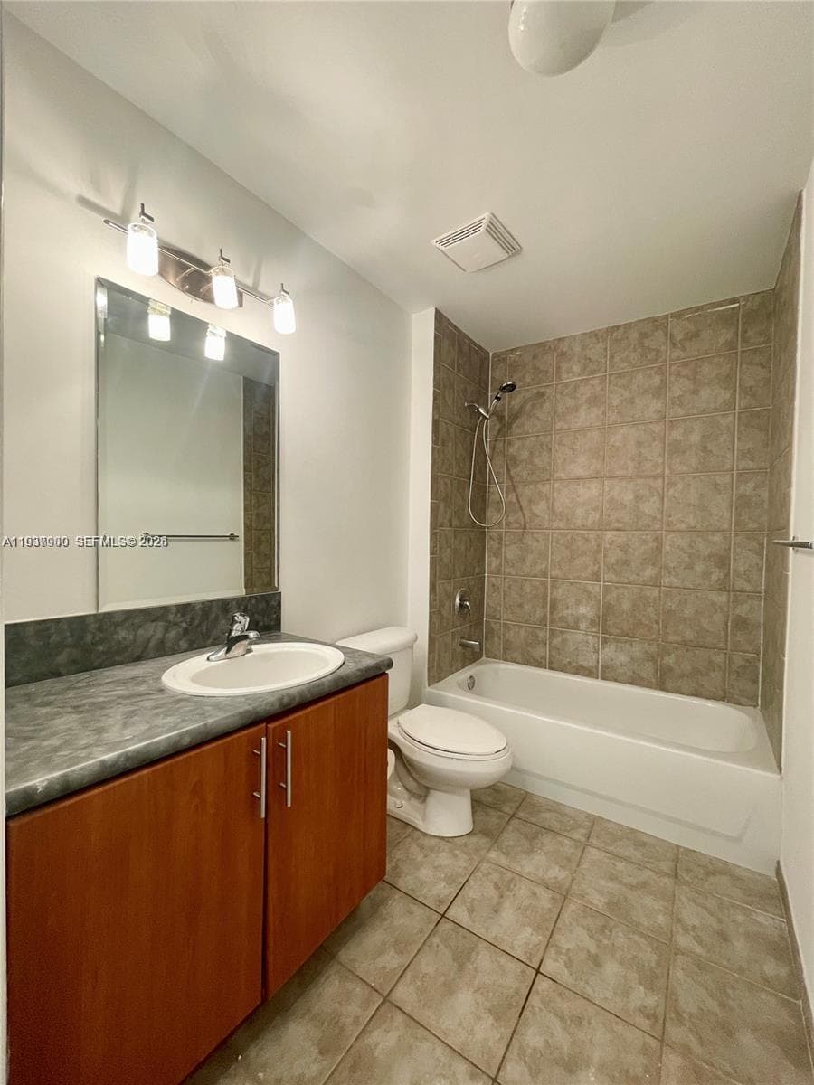 455 NE 25th St # 407, Miami FL 33137 — 25