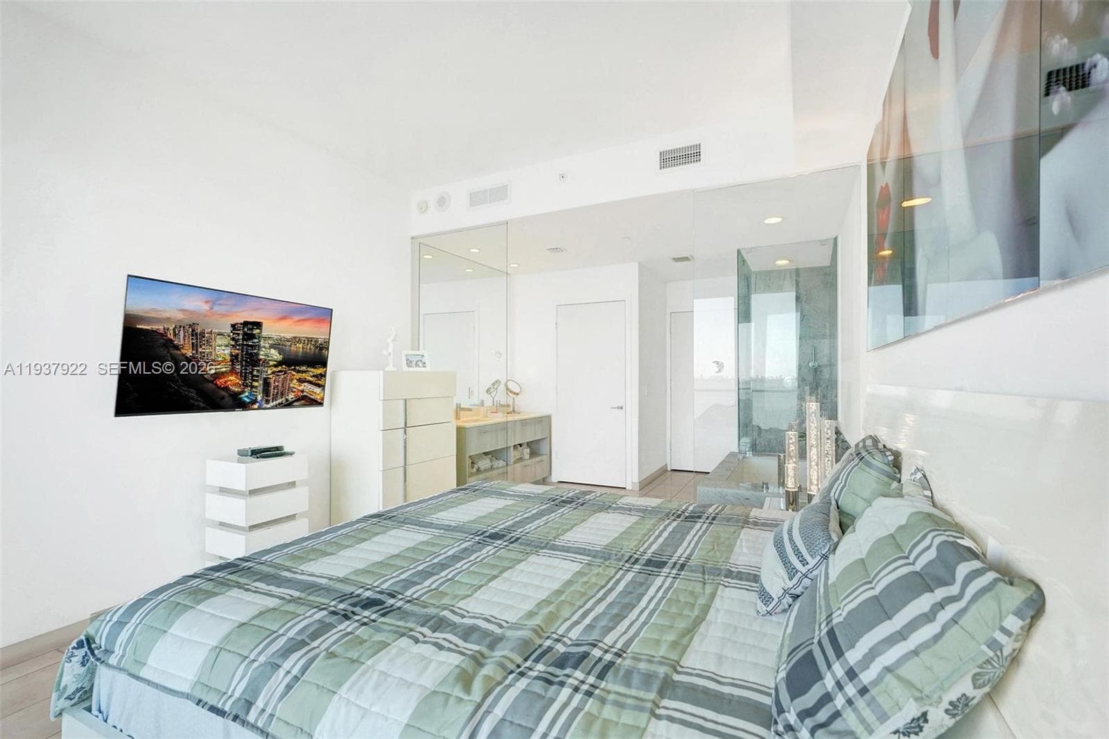 480 NE 31st St # 1705, Miami FL 33137 — 25
