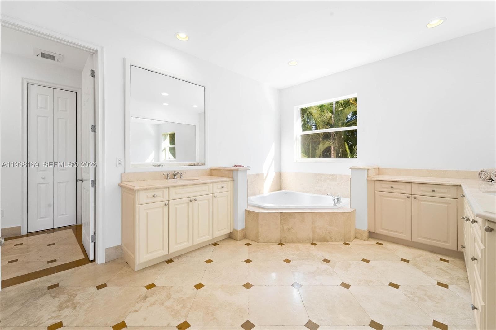 1490 Cleveland Rd, Miami Beach FL 33141 — 14
