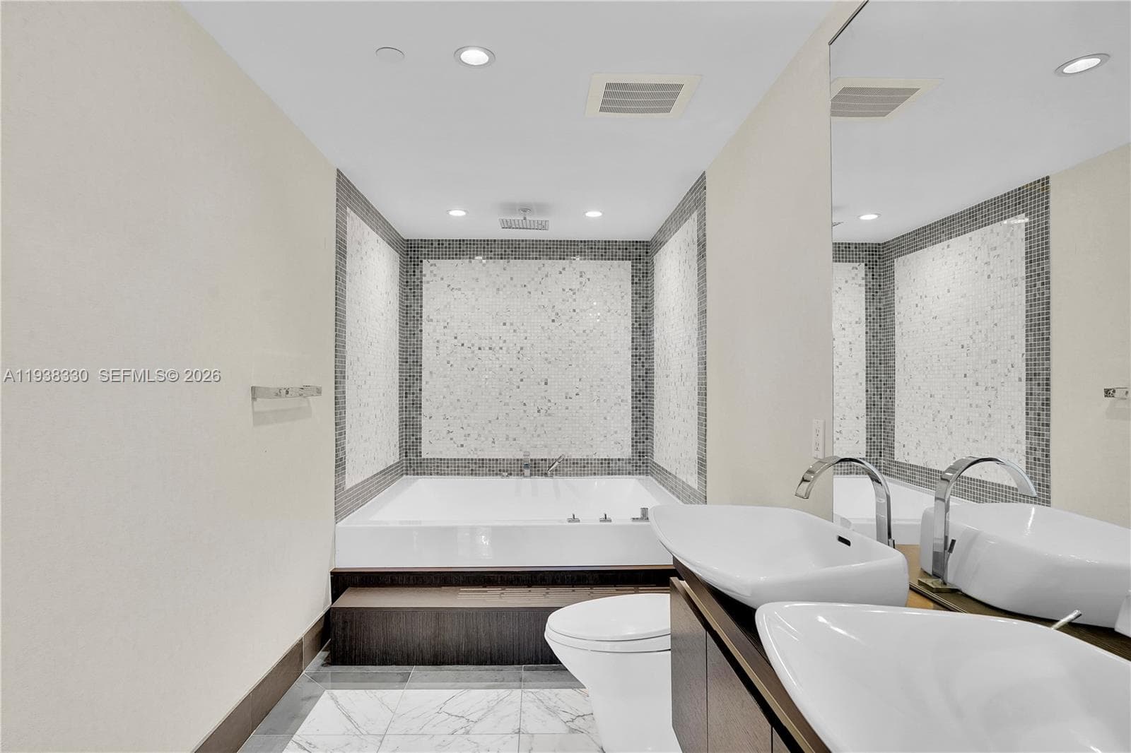 200 Biscayne Boulevard Way # 503, Miami FL 33131 — 17