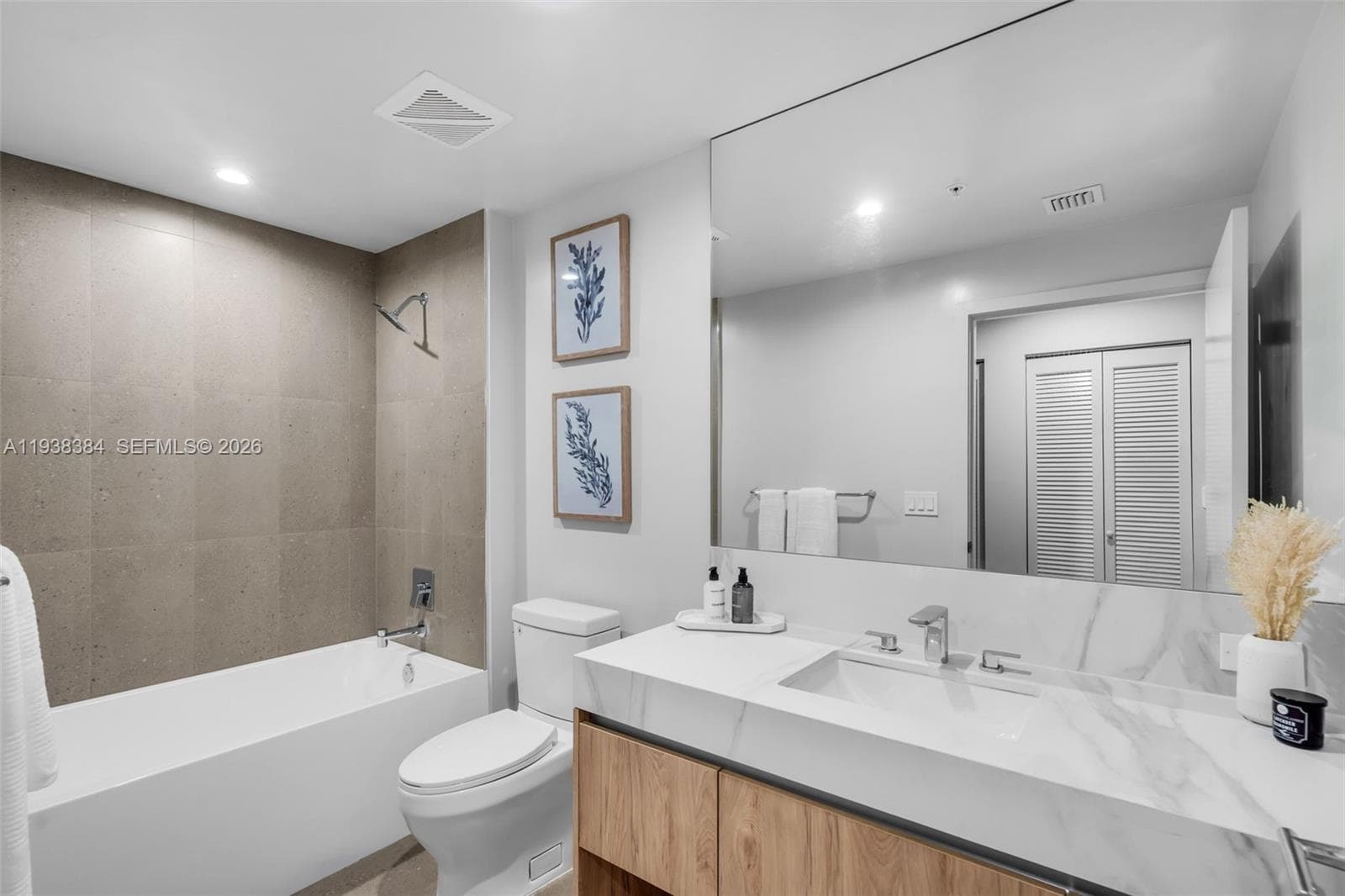 11 NE 6th Street # 1607, Miami FL 33132 — 16