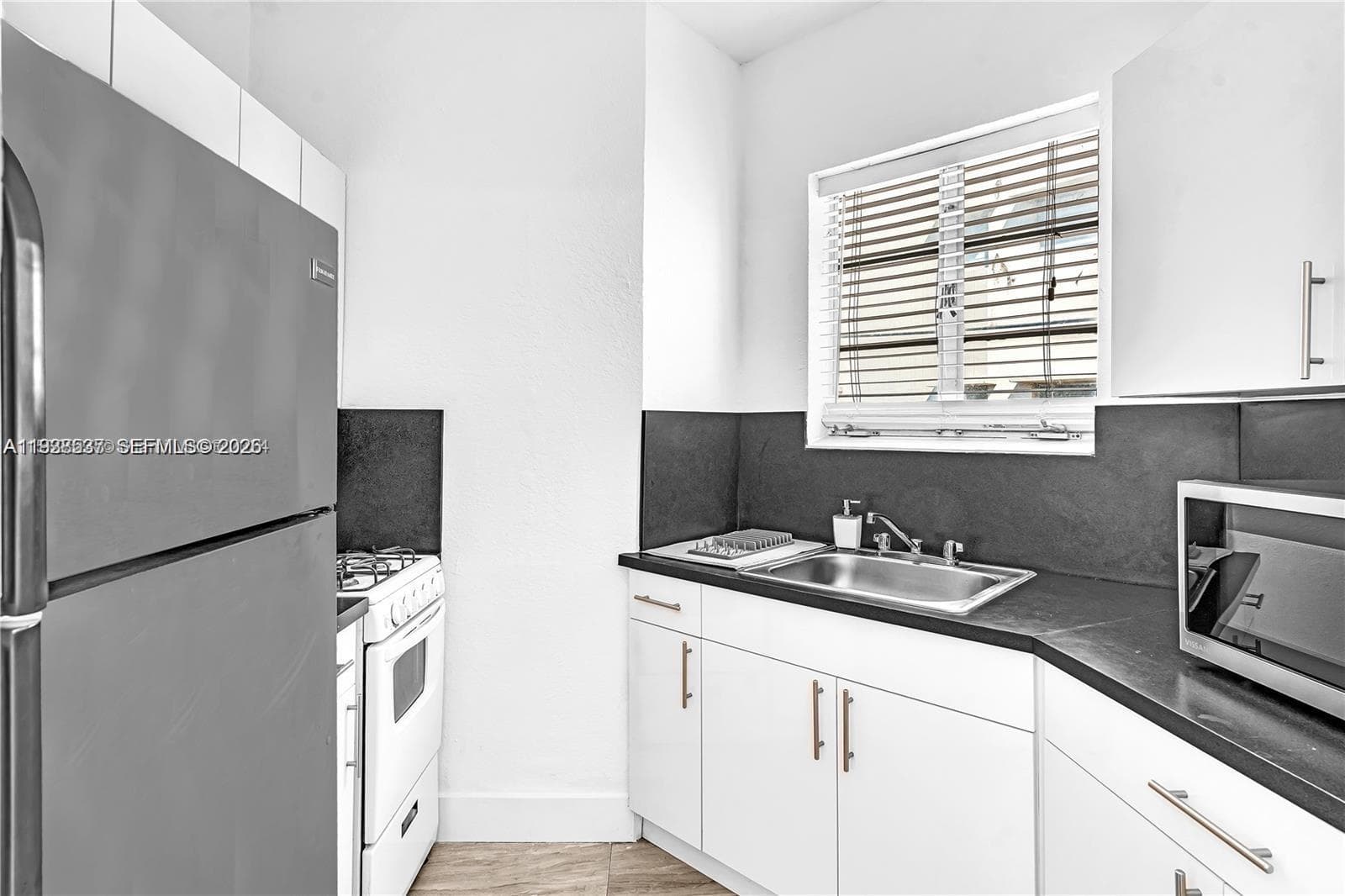3920 Garden Ave # 14, Miami Beach FL 33140 — 4