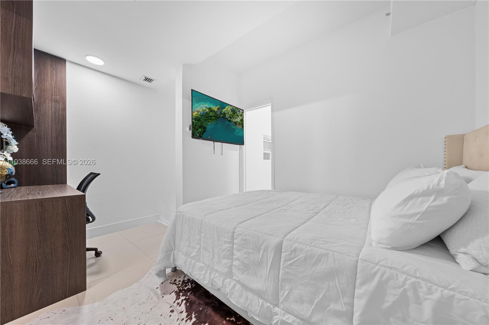 60 SW 13th St # 2422, Miami FL 33130 — 13