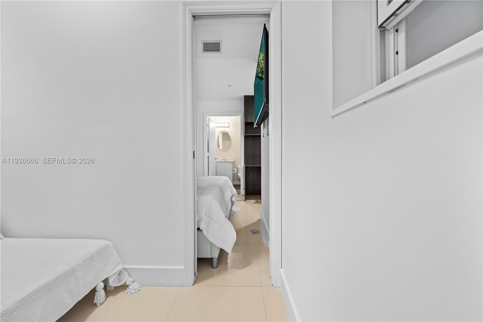 60 SW 13th St # 2422, Miami FL 33130 — 16