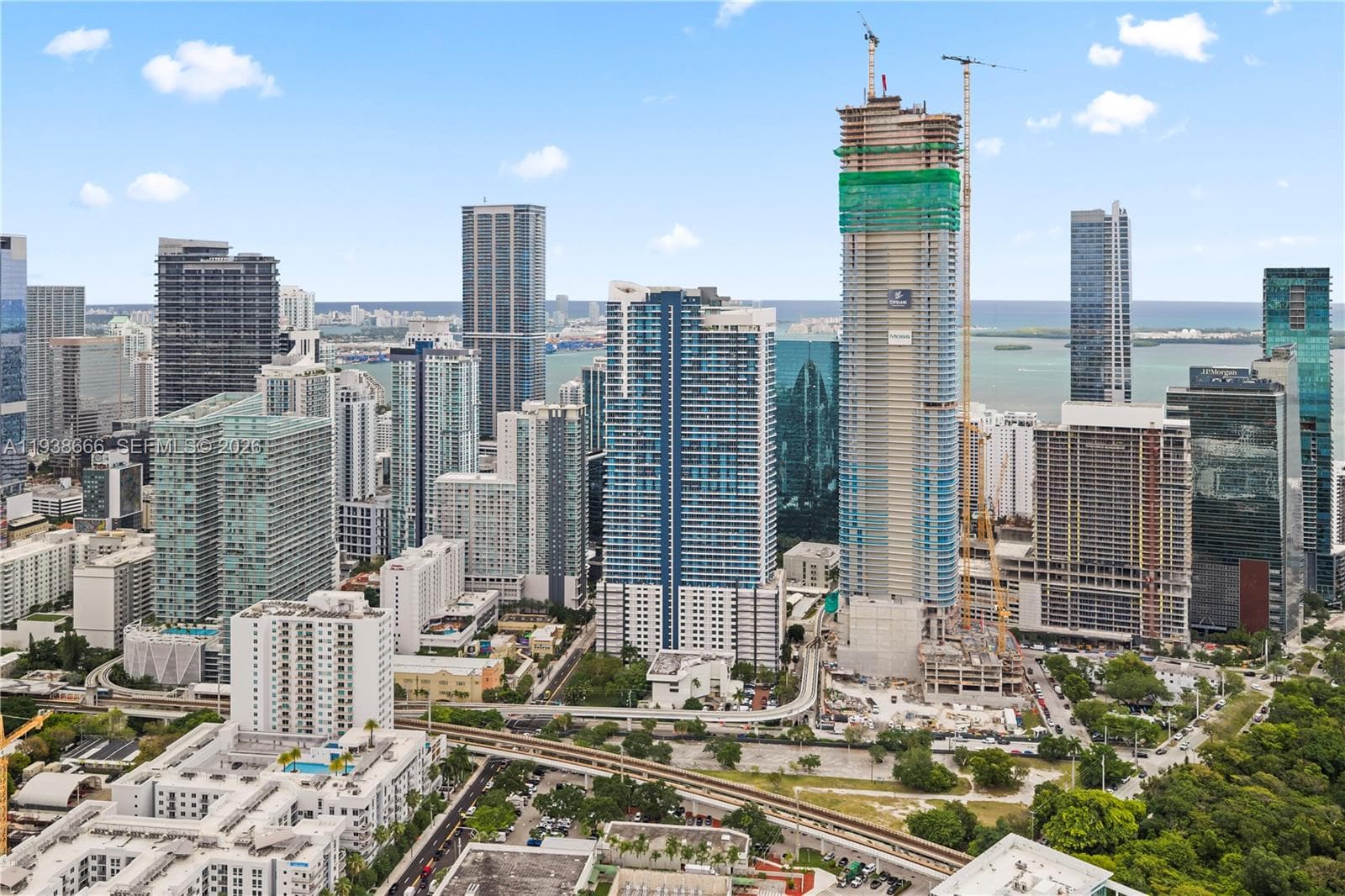 60 SW 13th St # 2422, Miami FL 33130 — 33