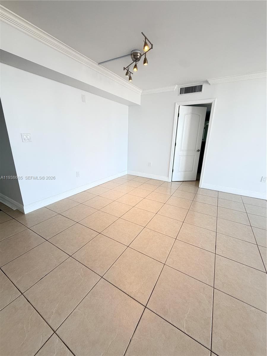 3701 N Country Club Dr # 1901, Aventura FL 33180 — 20