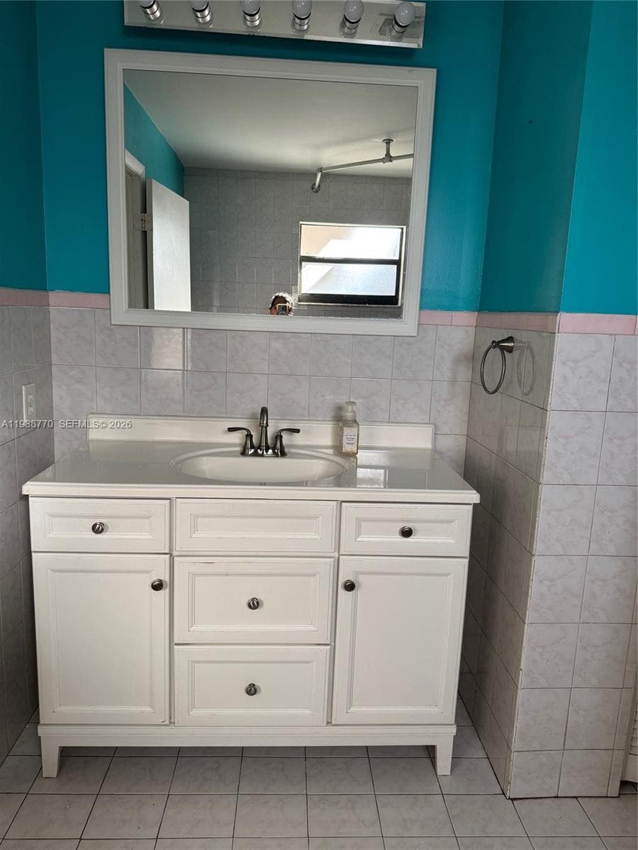 17 E 50th Pl, Hialeah FL 33013 — 23
