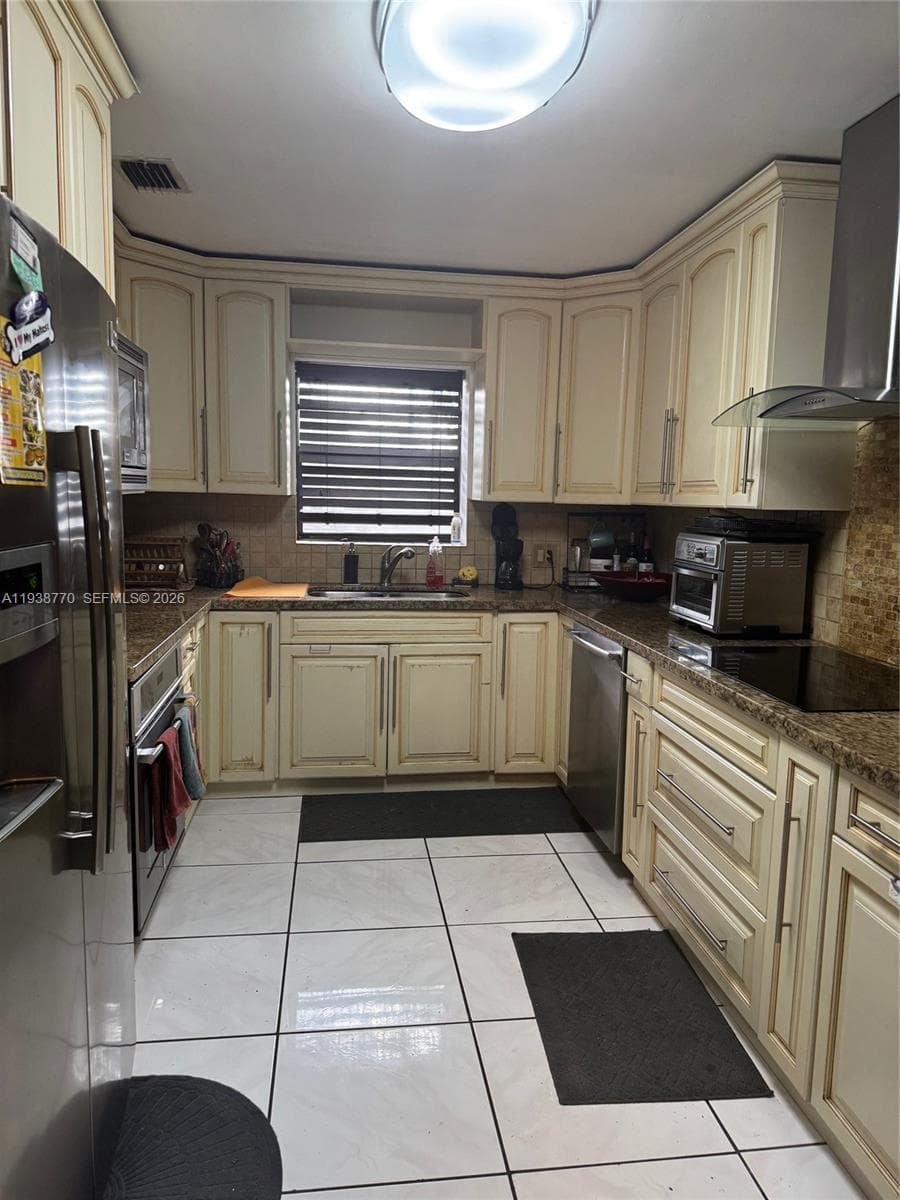17 E 50th Pl, Hialeah FL 33013 — 13