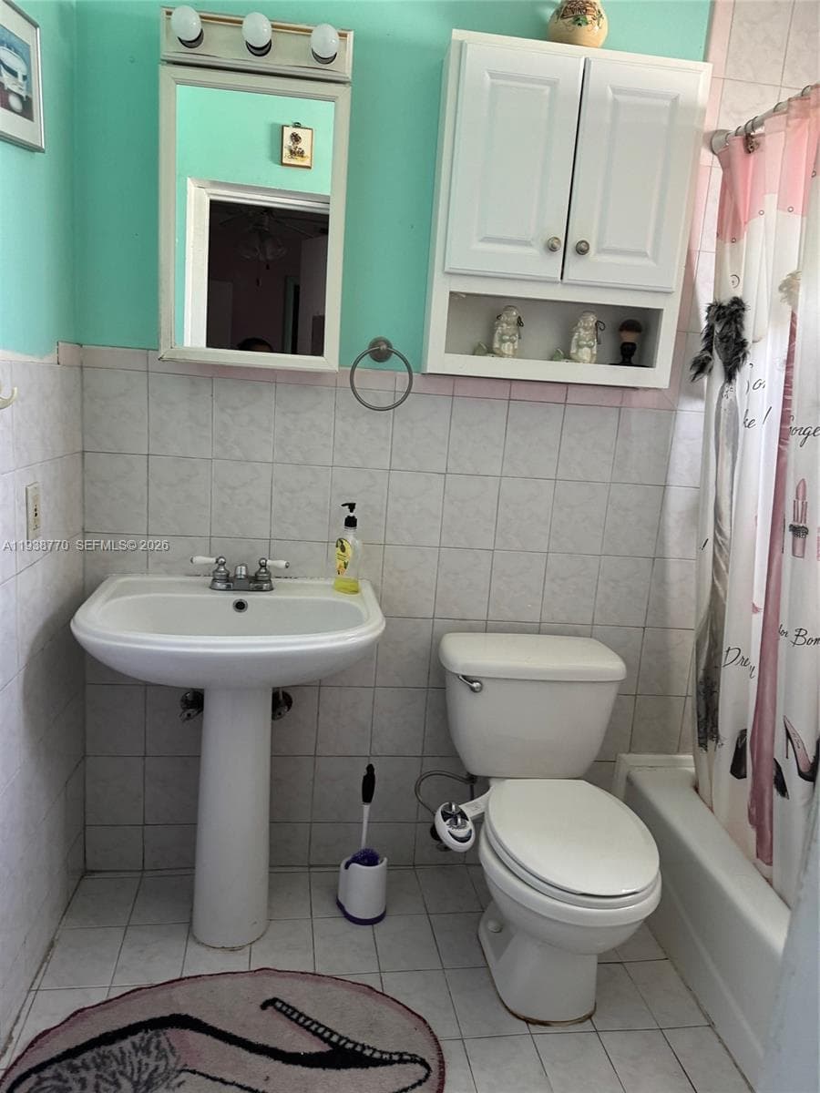 17 E 50th Pl, Hialeah FL 33013 — 17