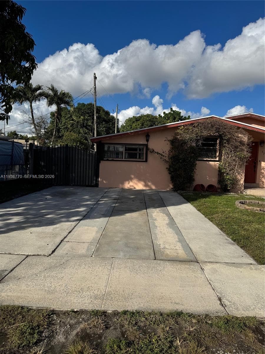 17 E 50th Pl, Hialeah FL 33013 — 3