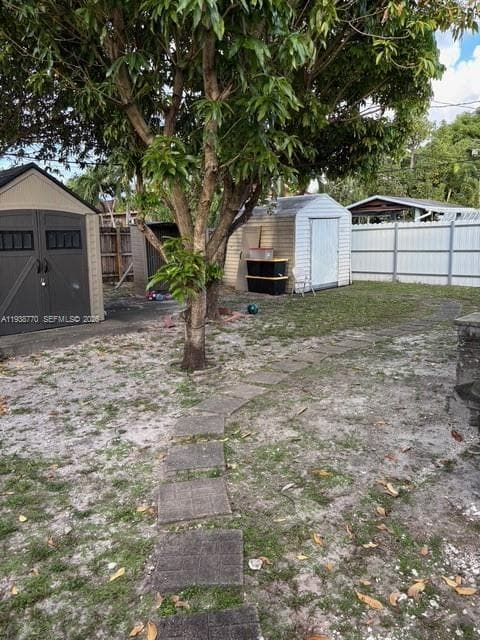 17 E 50th Pl, Hialeah FL 33013 — 36