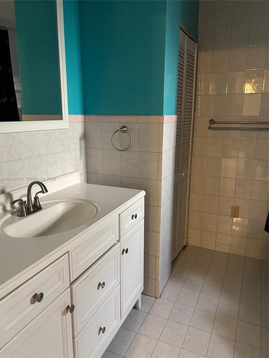 17 E 50th Pl, Hialeah FL 33013 — 24