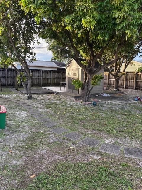 17 E 50th Pl, Hialeah FL 33013 — 33