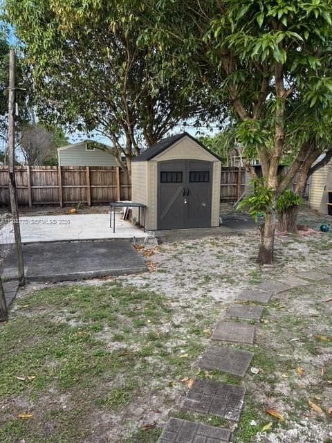 17 E 50th Pl, Hialeah FL 33013 — 37