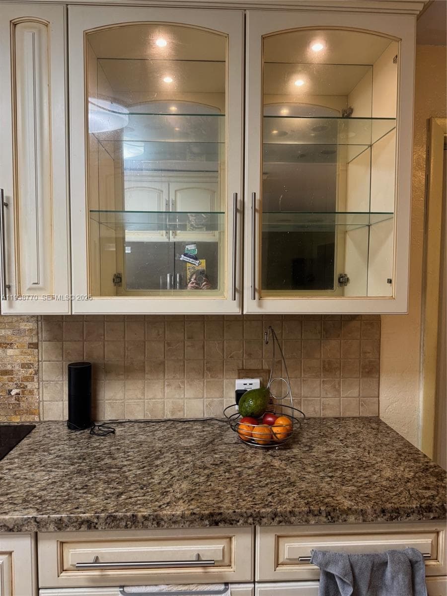 17 E 50th Pl, Hialeah FL 33013 — 15