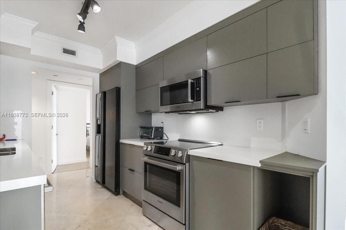 18671 Collins Ave # 2404, Sunny Isles Beach FL 33160 — 16