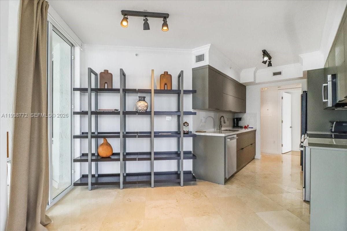 18671 Collins Ave # 2404, Sunny Isles Beach FL 33160 — 14
