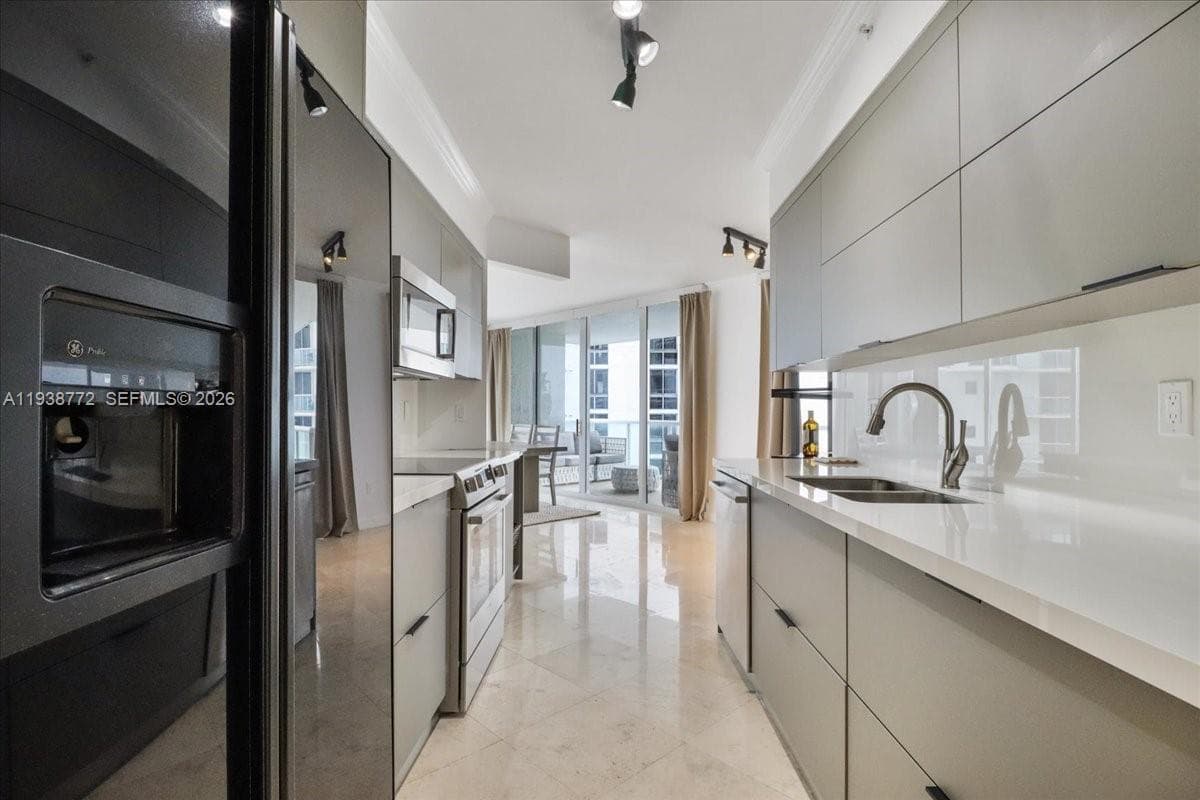 18671 Collins Ave # 2404, Sunny Isles Beach FL 33160 — 18