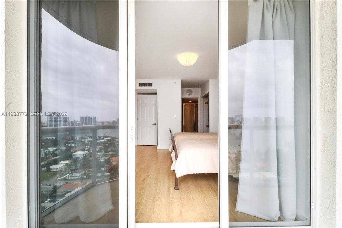 18671 Collins Ave # 2404, Sunny Isles Beach FL 33160 — 31