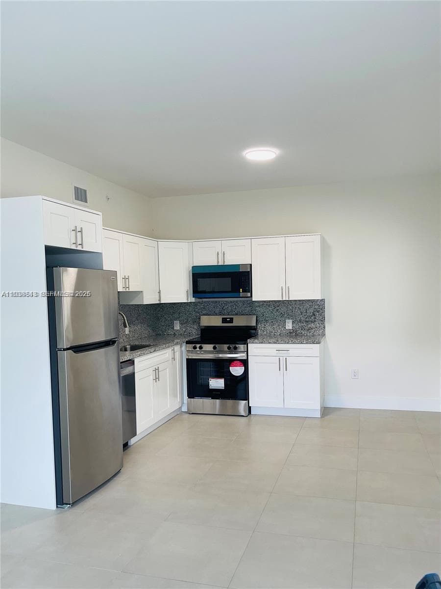 310 E 7th St # 202, Hialeah FL 33010 — 4