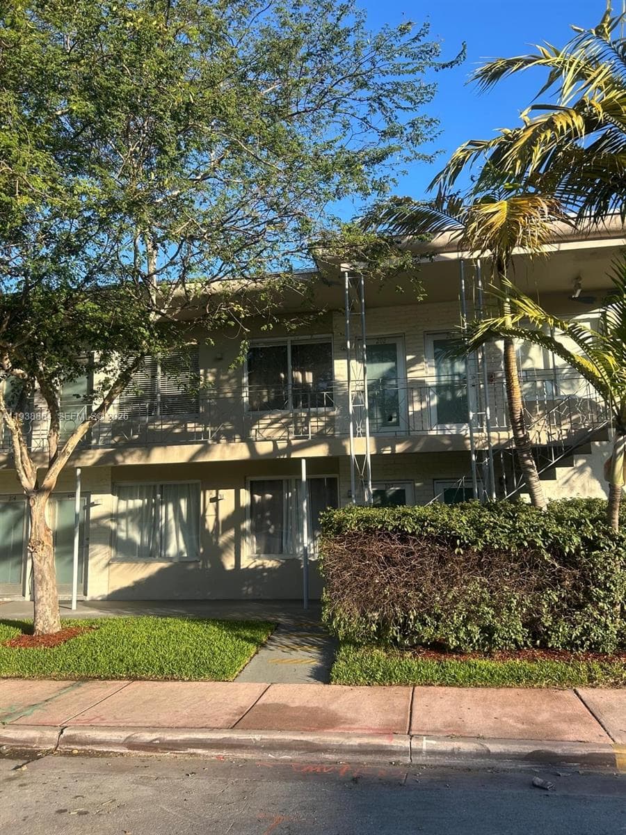 801 15th St # 202, Miami Beach FL 33139 — 1