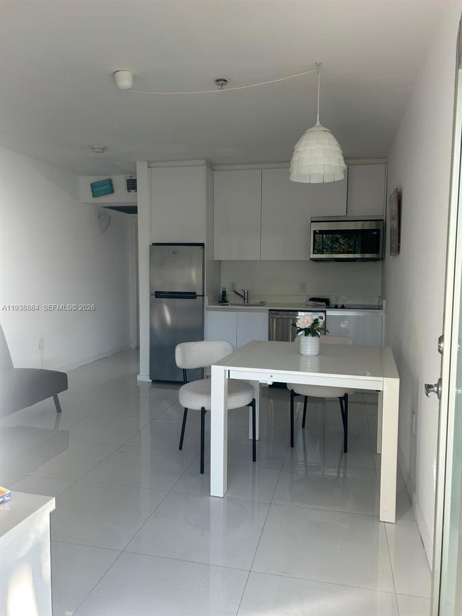 801 15th St # 202, Miami Beach FL 33139 — 5