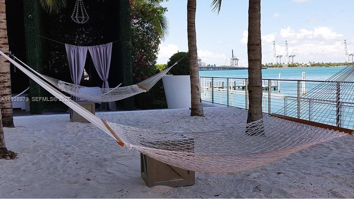 1100 West Ave # 517, Miami Beach FL 33139 — 35