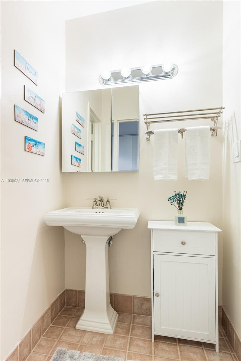 100 Lincoln Rd # 431, Miami Beach FL 33139 — 23