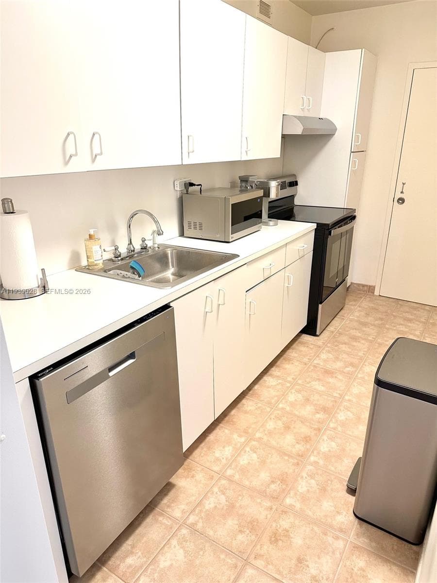 100 Lincoln Rd # 431, Miami Beach FL 33139 — 13